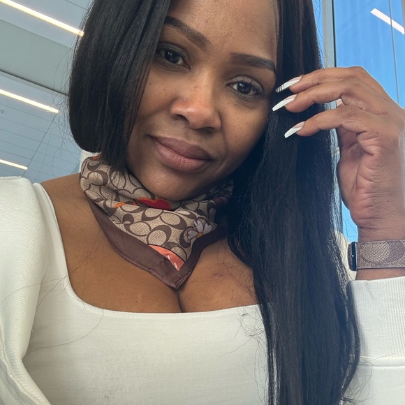 Meet your Posher, Erica - Picture 1 of 1